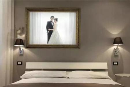 风水：结婚照为什么不能挂床头
