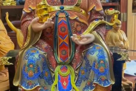 家里供奉的财神爷周围不能放什么
