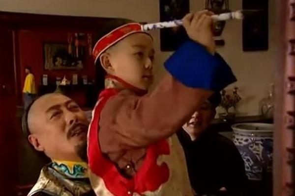康熙拿出弘历的生辰八字，相士看后：为女必为娼，为男必为皇