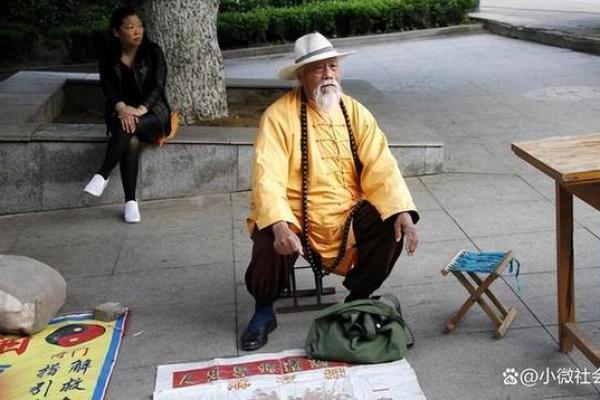 算命先生说七日内必有劫难，小伙子不信，到了第三天晚上真的来了