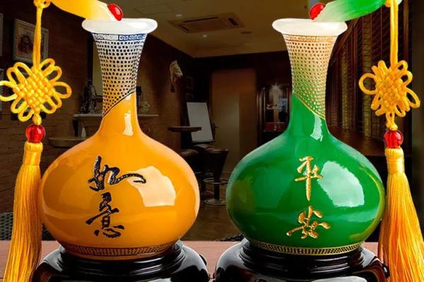 正对大门玄关怎么选方位，正对大门的玄关放什么摆件？