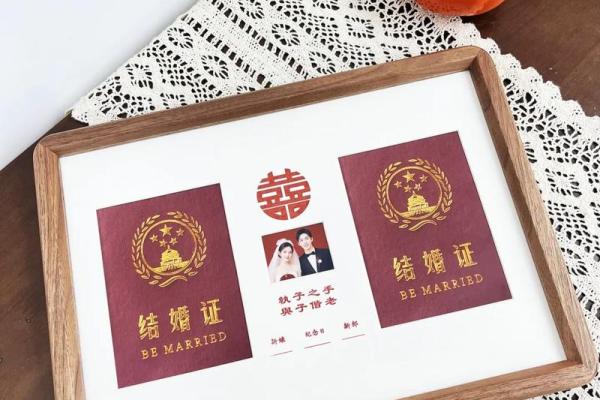 结婚吉日相框文案简短 结婚相框怎么摆好看？