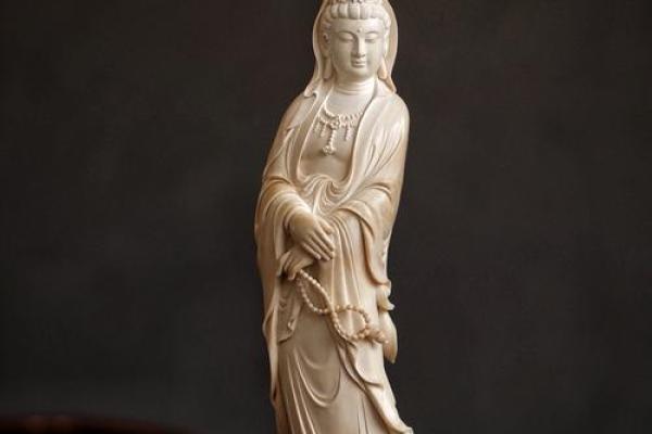 观音菩萨披什么颜色好